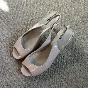 Tan heels size 7 fair condition